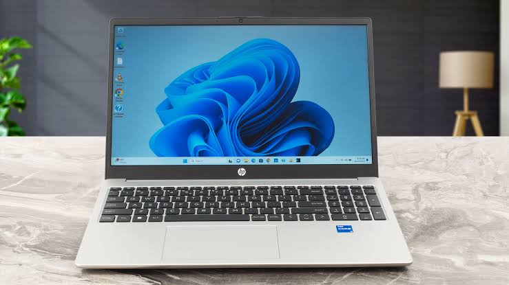 HP 250 G10 CoI5 8/512GB